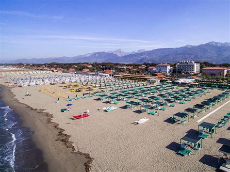 donatella versace forte dei marmi|forte dei marmi tuscany.